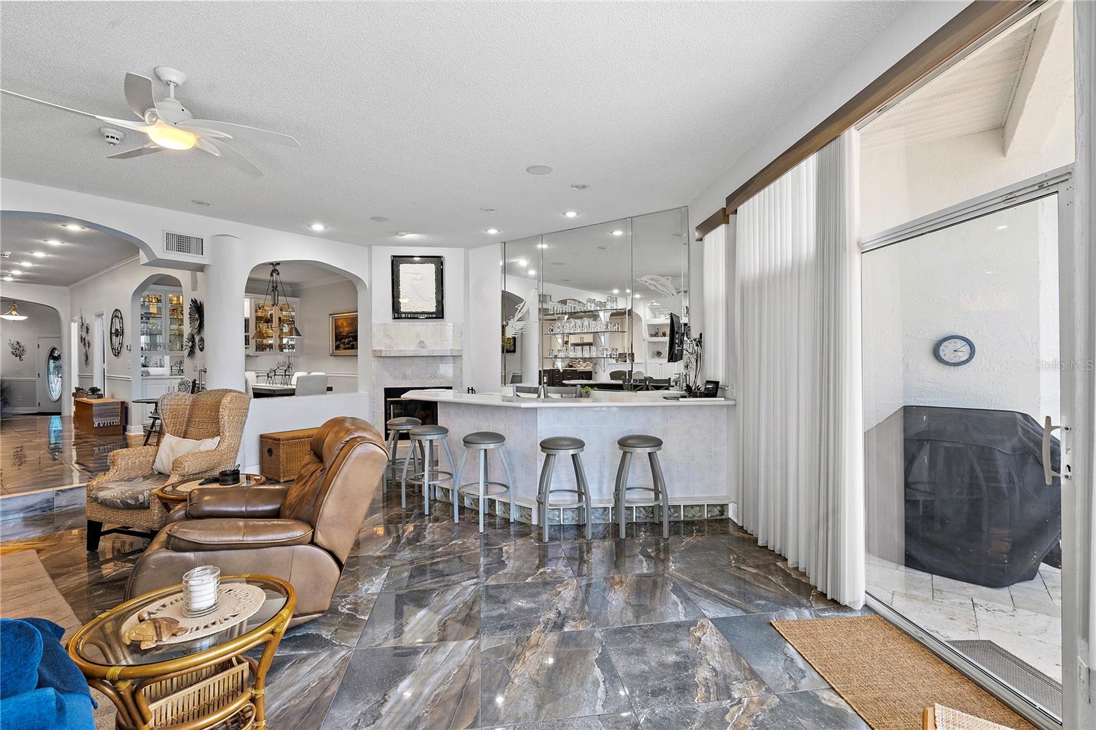 Image 18 of 58 For 830 Pinellas Bayway S