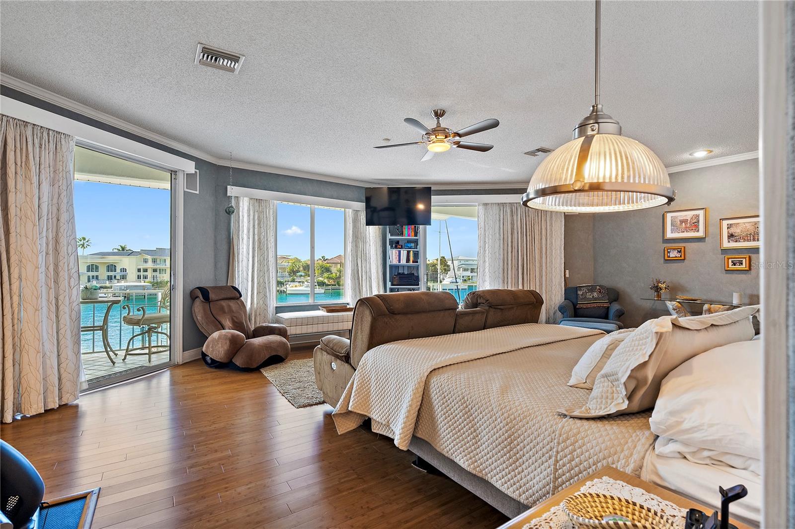 Image 22 of 58 For 830 Pinellas Bayway S