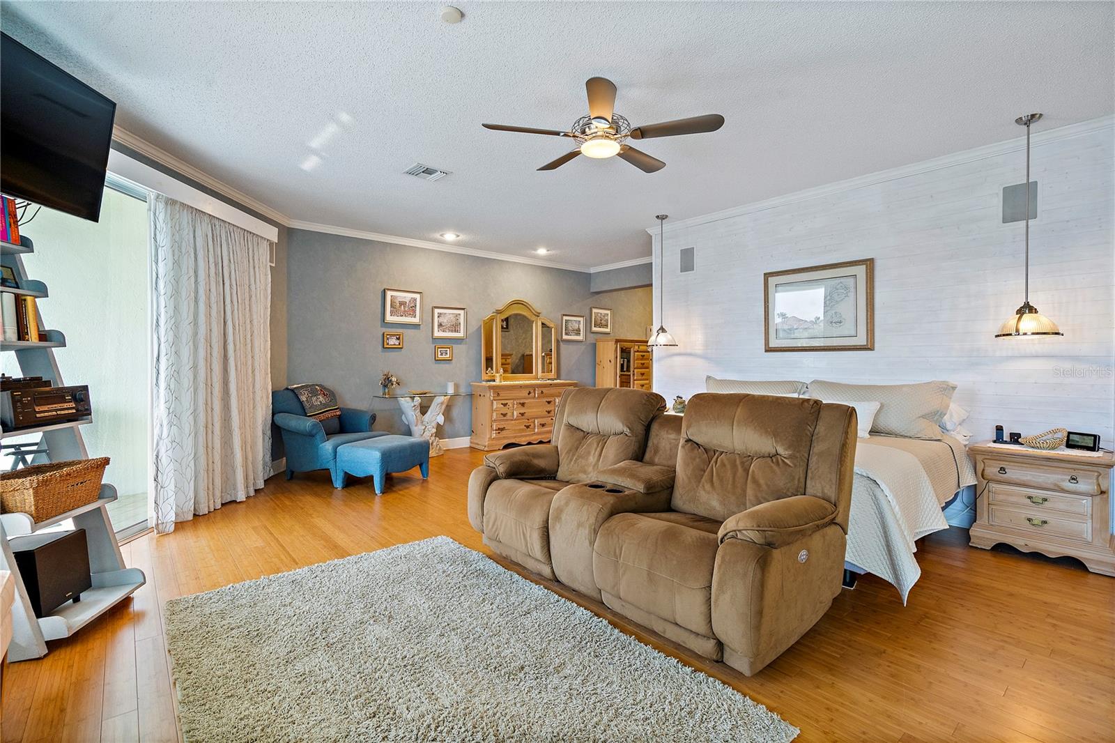 Image 23 of 58 For 830 Pinellas Bayway S