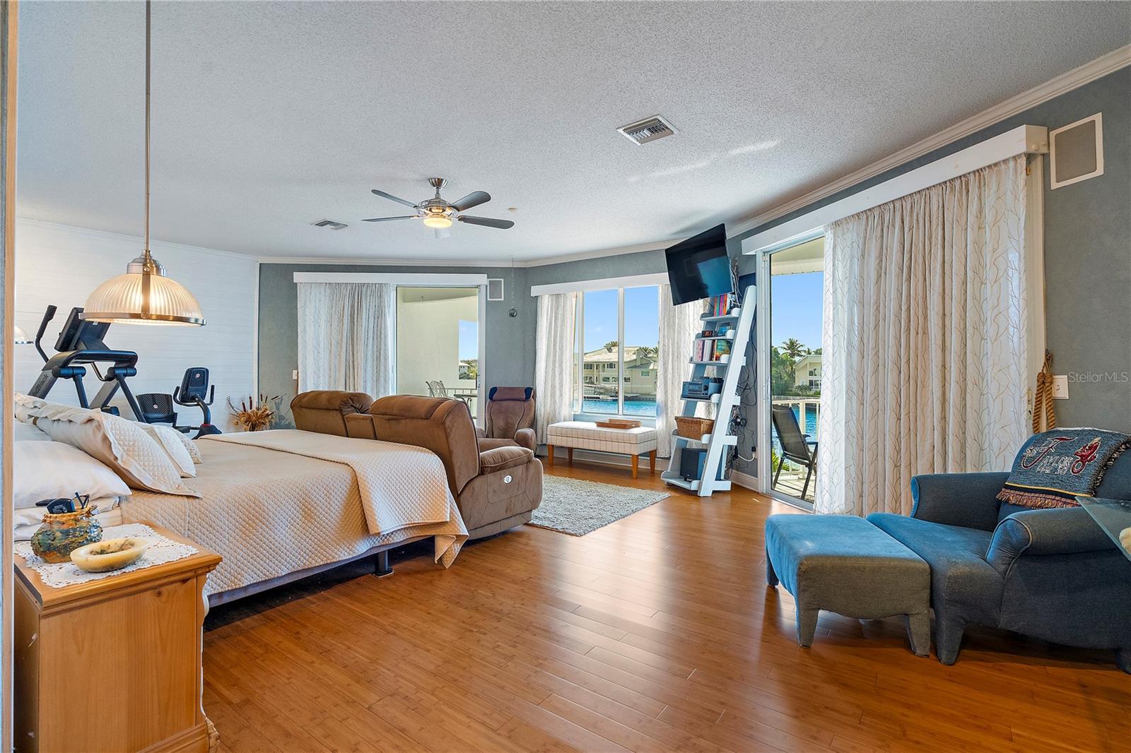 Image 25 of 58 For 830 Pinellas Bayway S