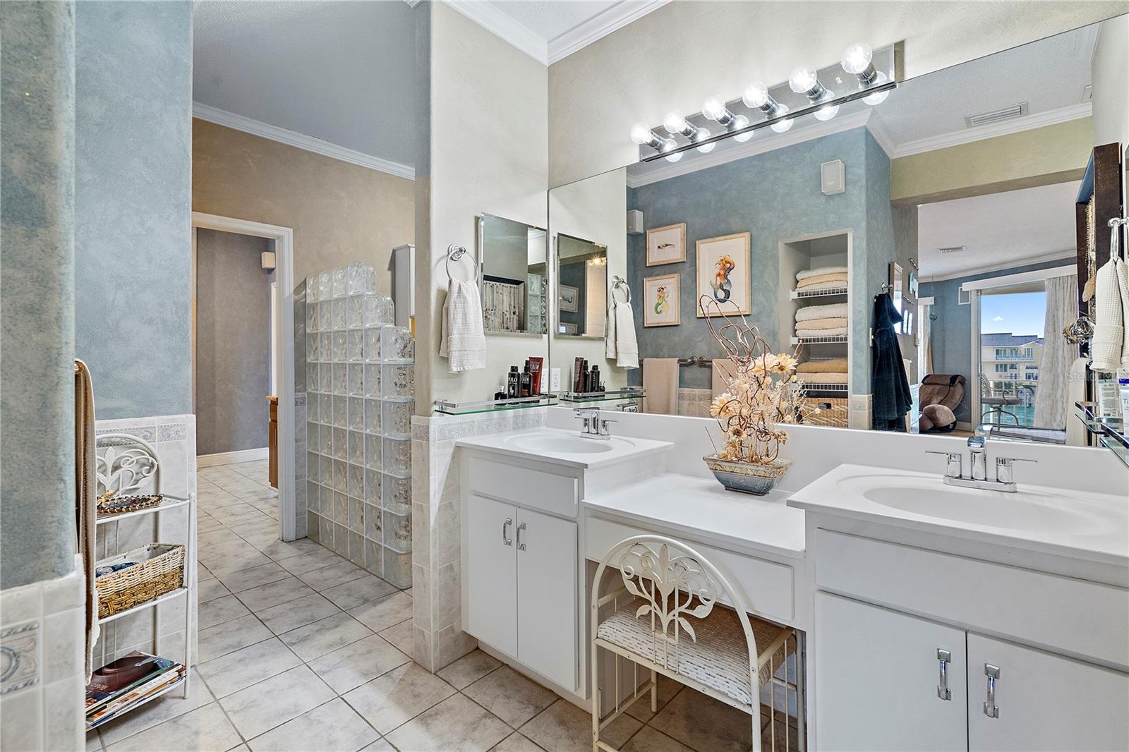 Image 28 of 58 For 830 Pinellas Bayway S