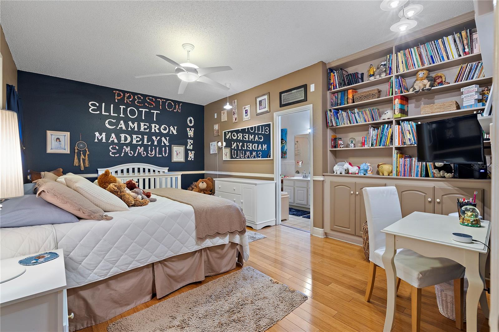 Image 32 of 58 For 830 Pinellas Bayway S