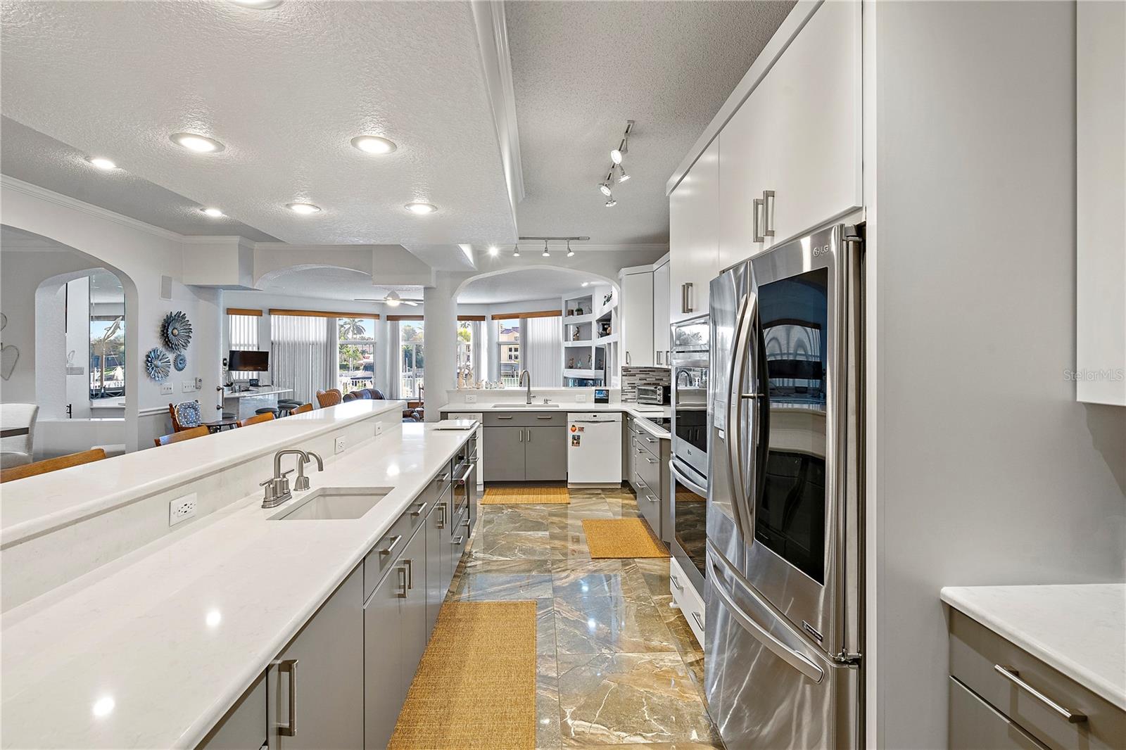 Image 9 of 58 For 830 Pinellas Bayway S