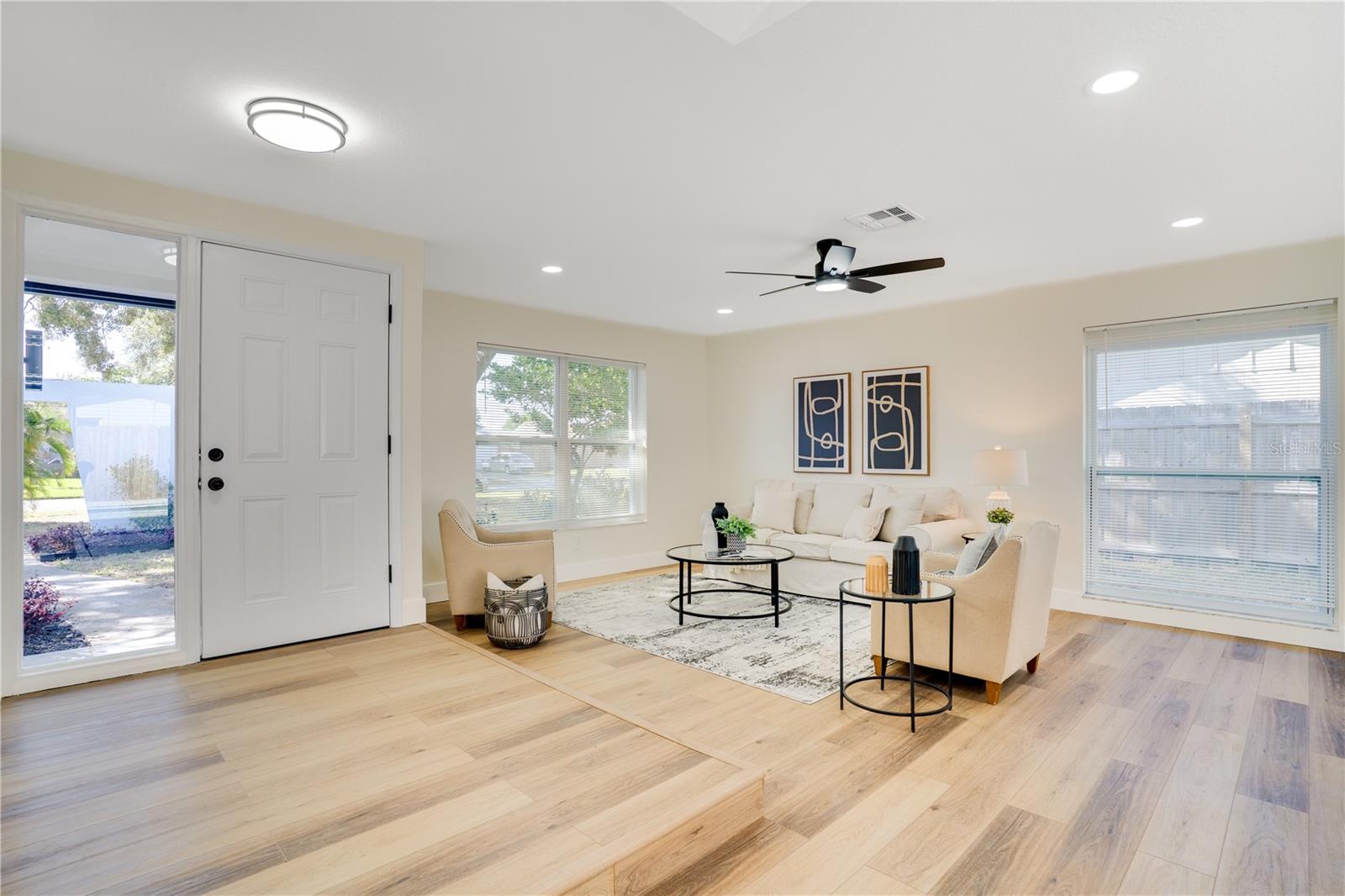 Image 10 of 39 For 13469 Sol Vista Dr