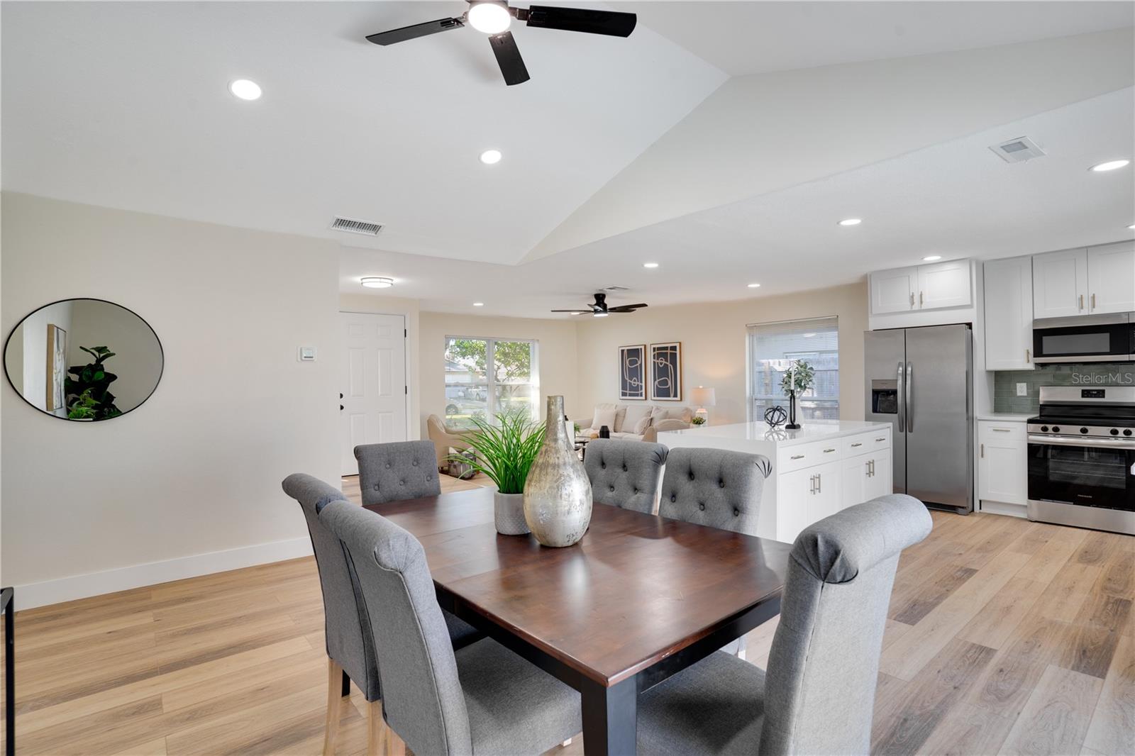 Image 18 of 39 For 13469 Sol Vista Dr