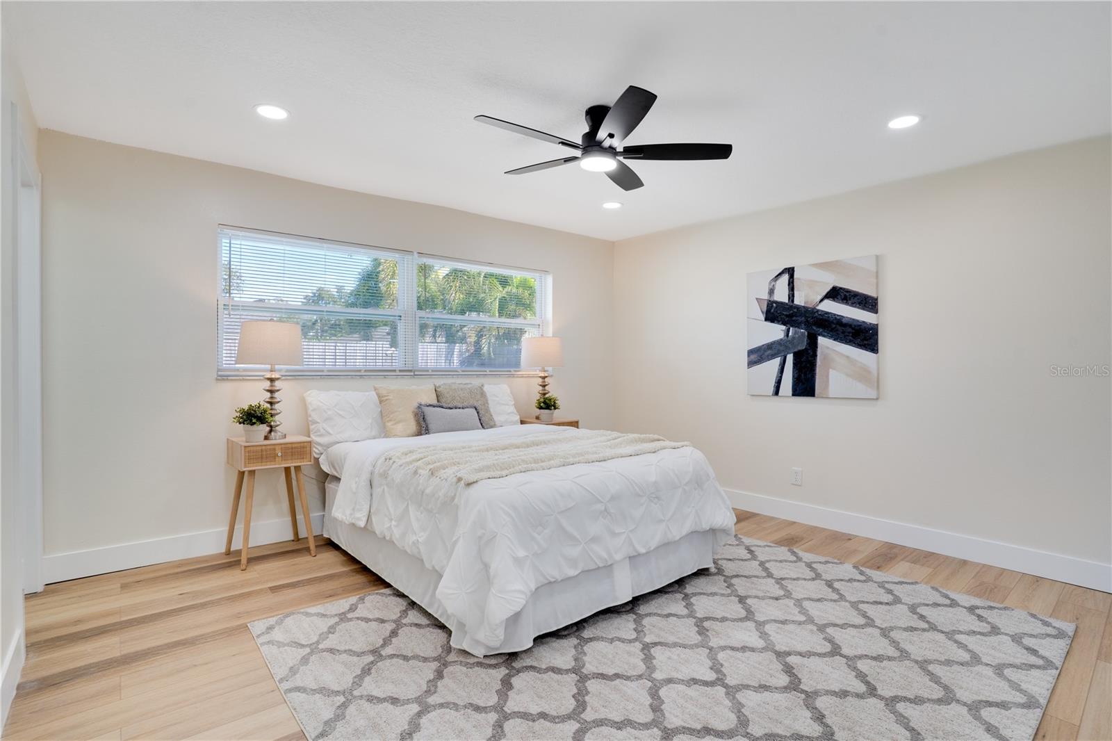 Image 19 of 39 For 13469 Sol Vista Dr