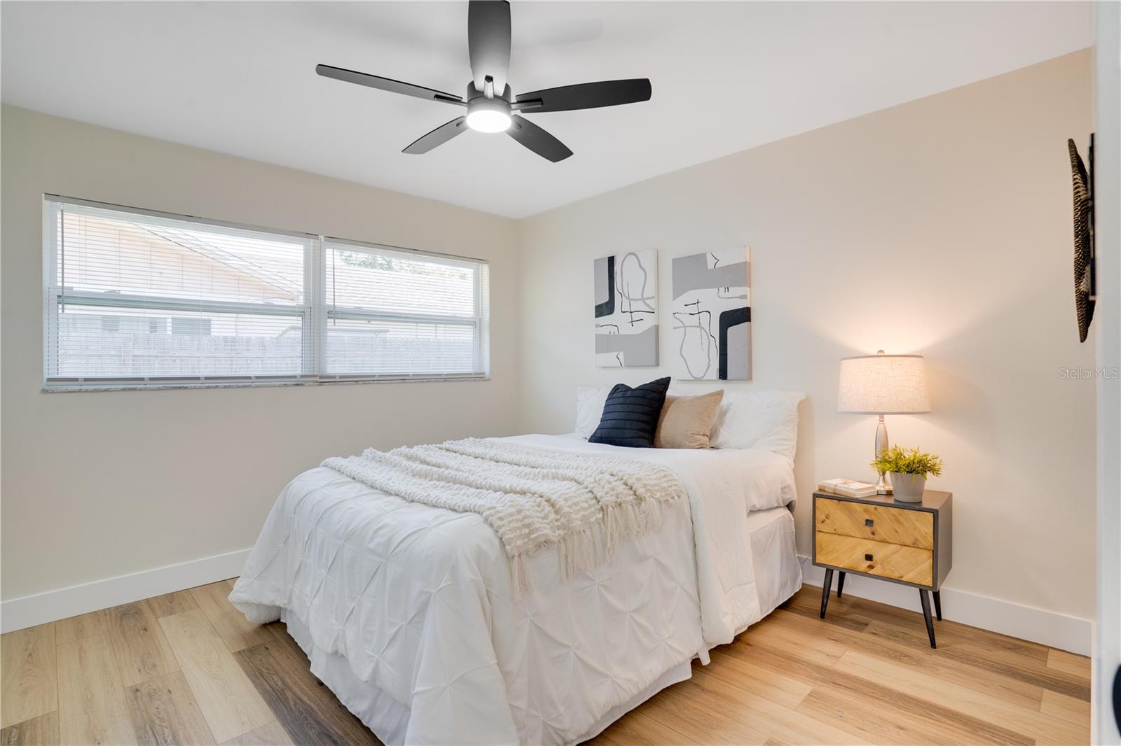 Image 22 of 39 For 13469 Sol Vista Dr