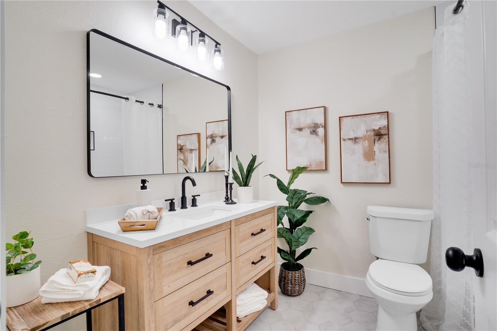 Image 24 of 39 For 13469 Sol Vista Dr