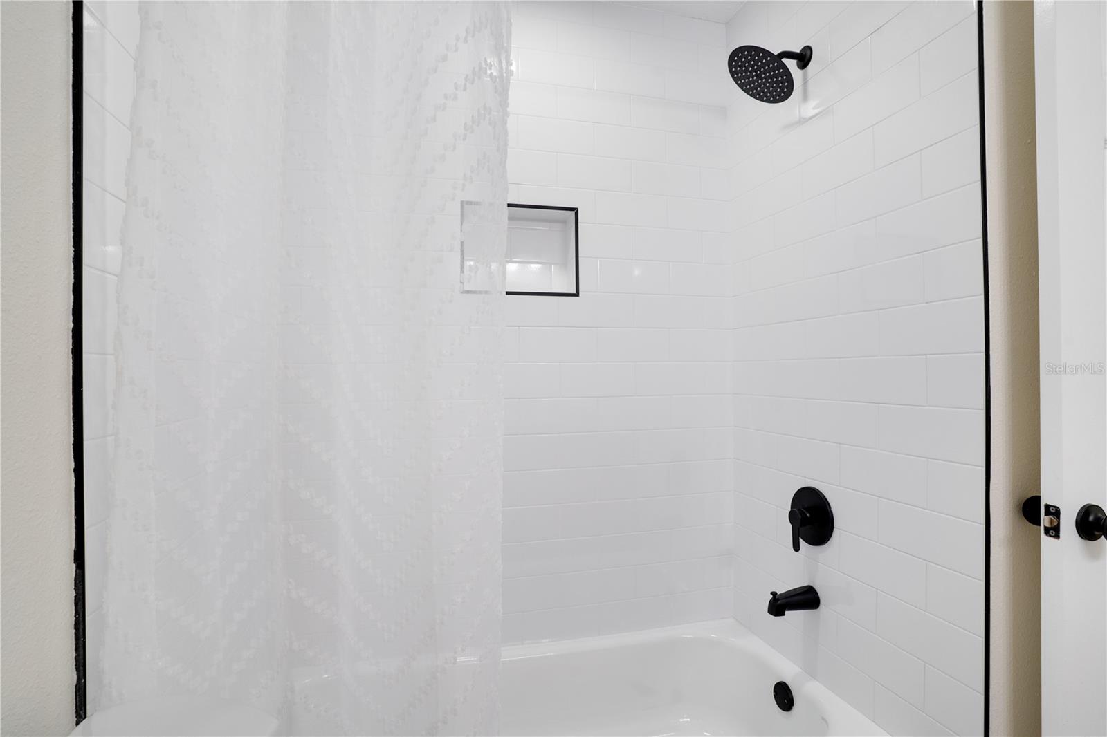 Image 25 of 39 For 13469 Sol Vista Dr