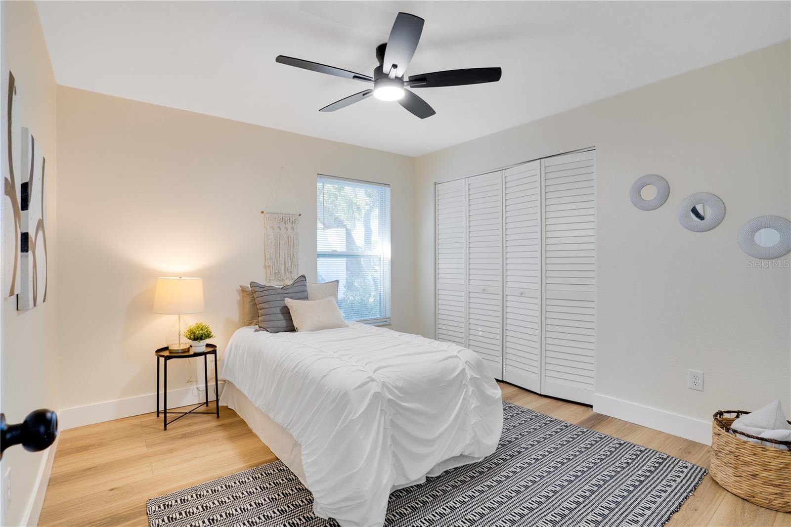 Image 26 of 39 For 13469 Sol Vista Dr