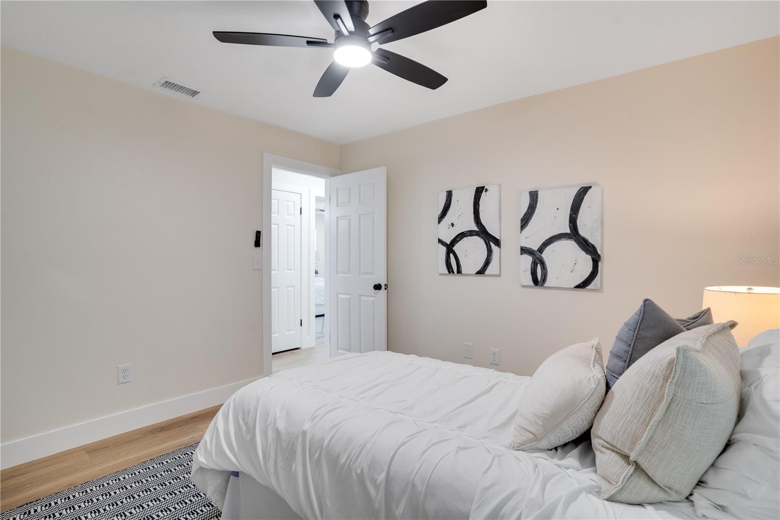 Image 27 of 39 For 13469 Sol Vista Dr