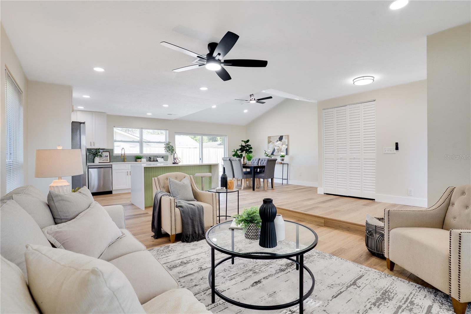 Image 8 of 39 For 13469 Sol Vista Dr