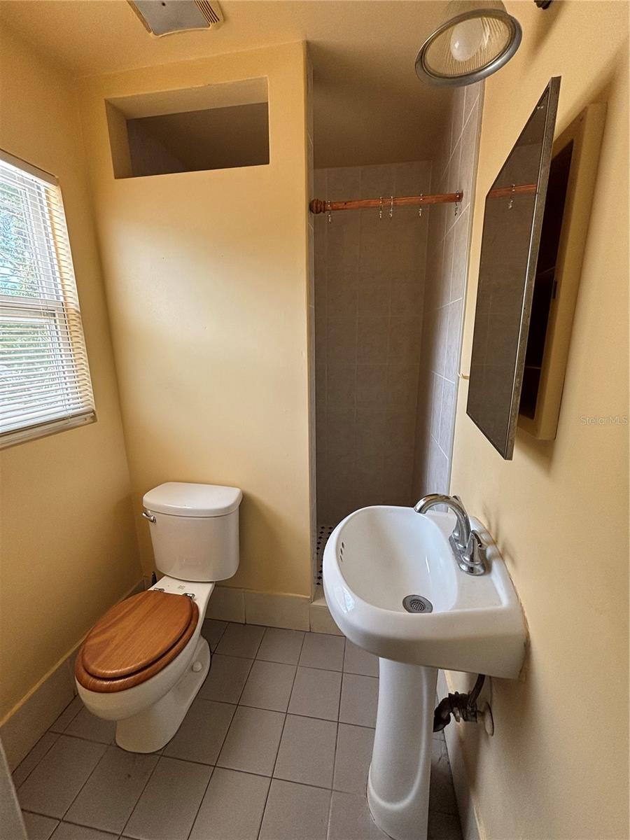 Image 11 of 16 For 1217 Carolyn Lane B