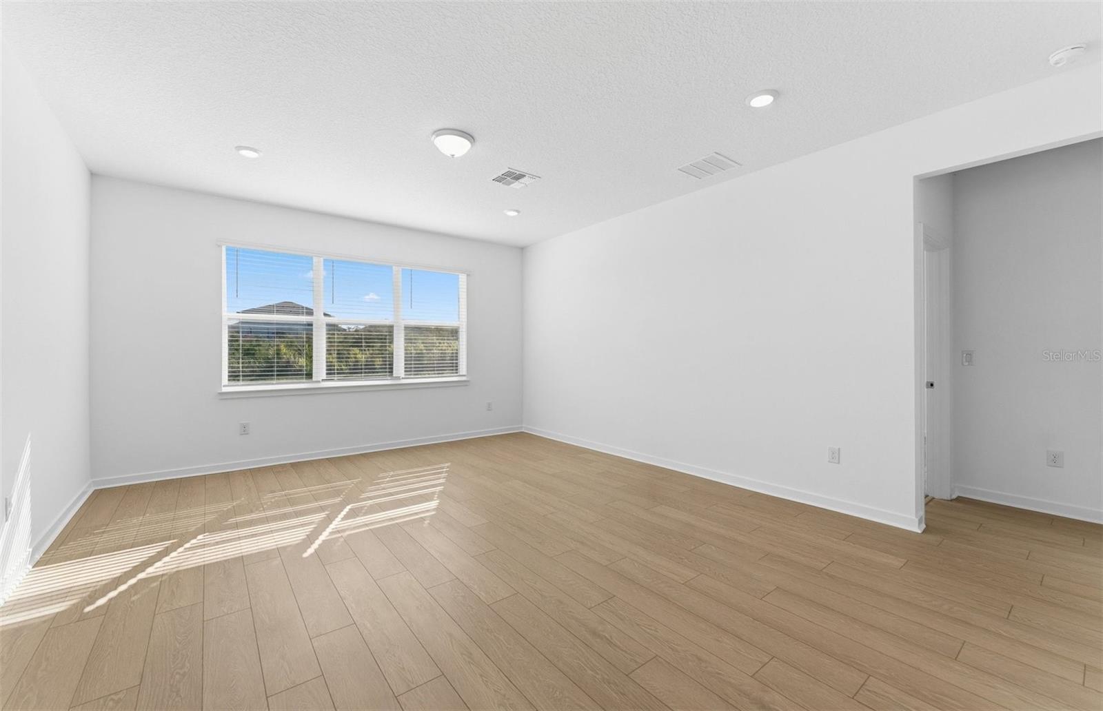 Image 6 of 32 For 9828 Crescent Moon Drive