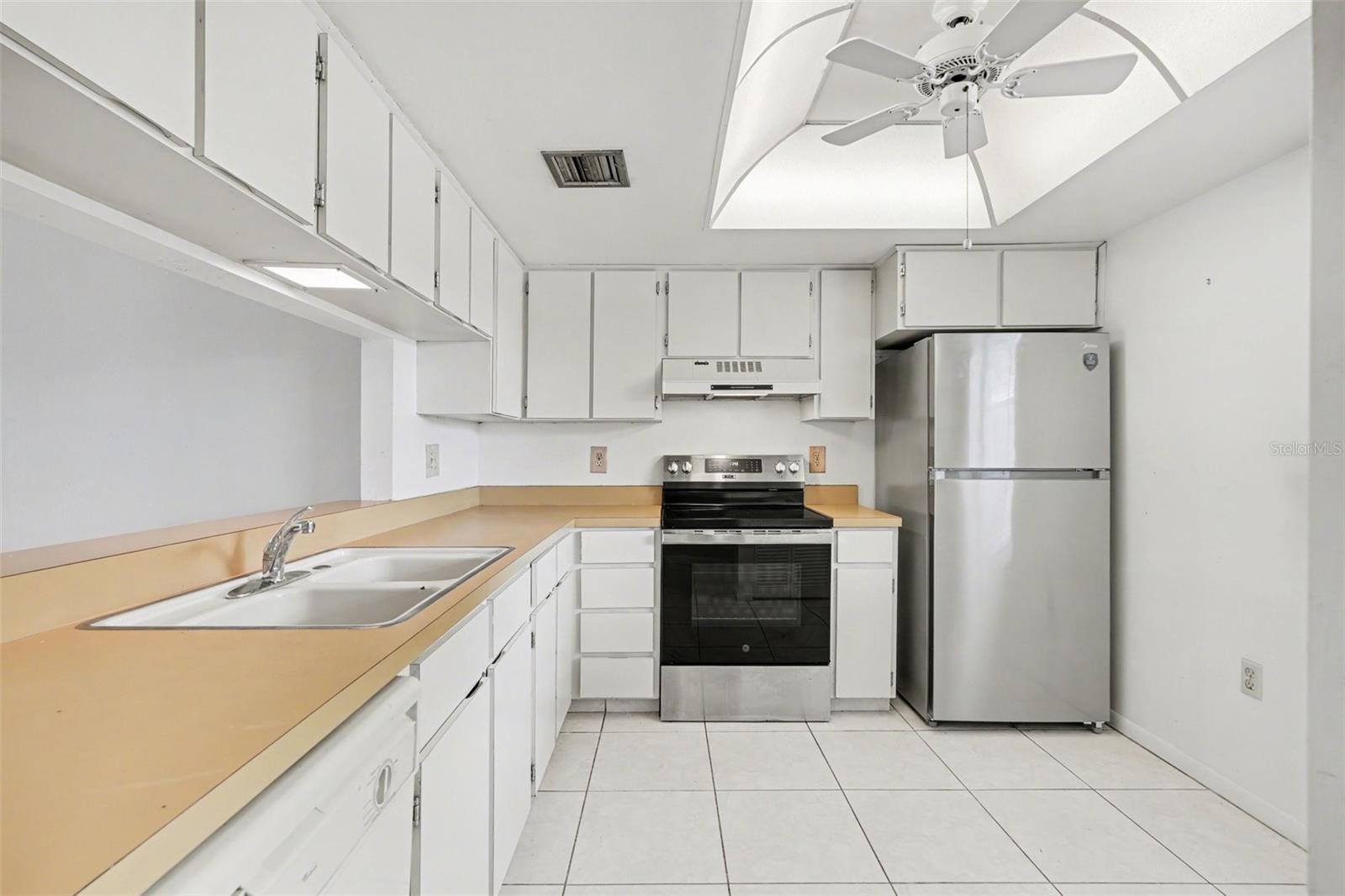 Image 5 of 29 For 2650 Countryside Boulevard E 204