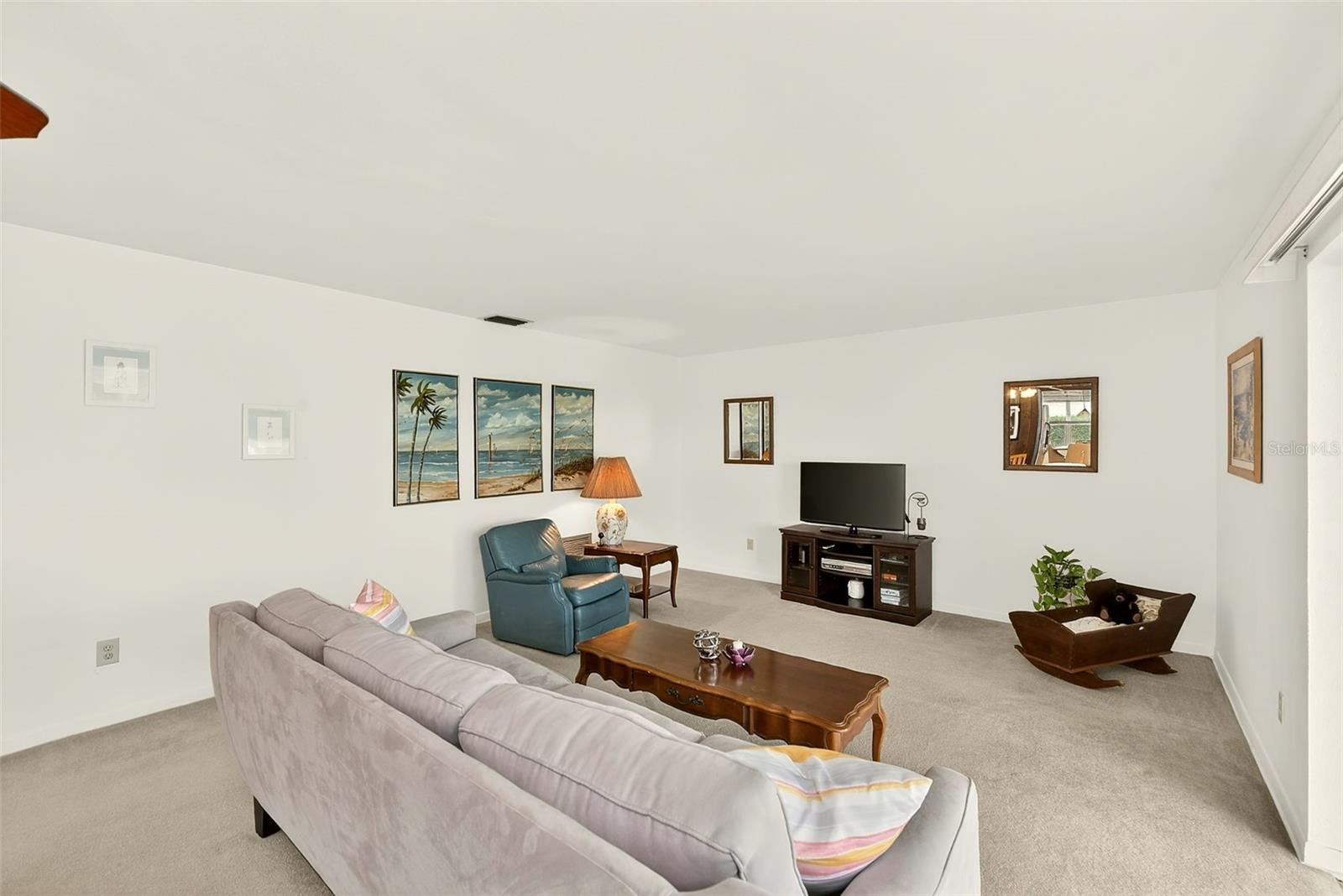 Image 15 of 51 For 14901 Sovereign Drive