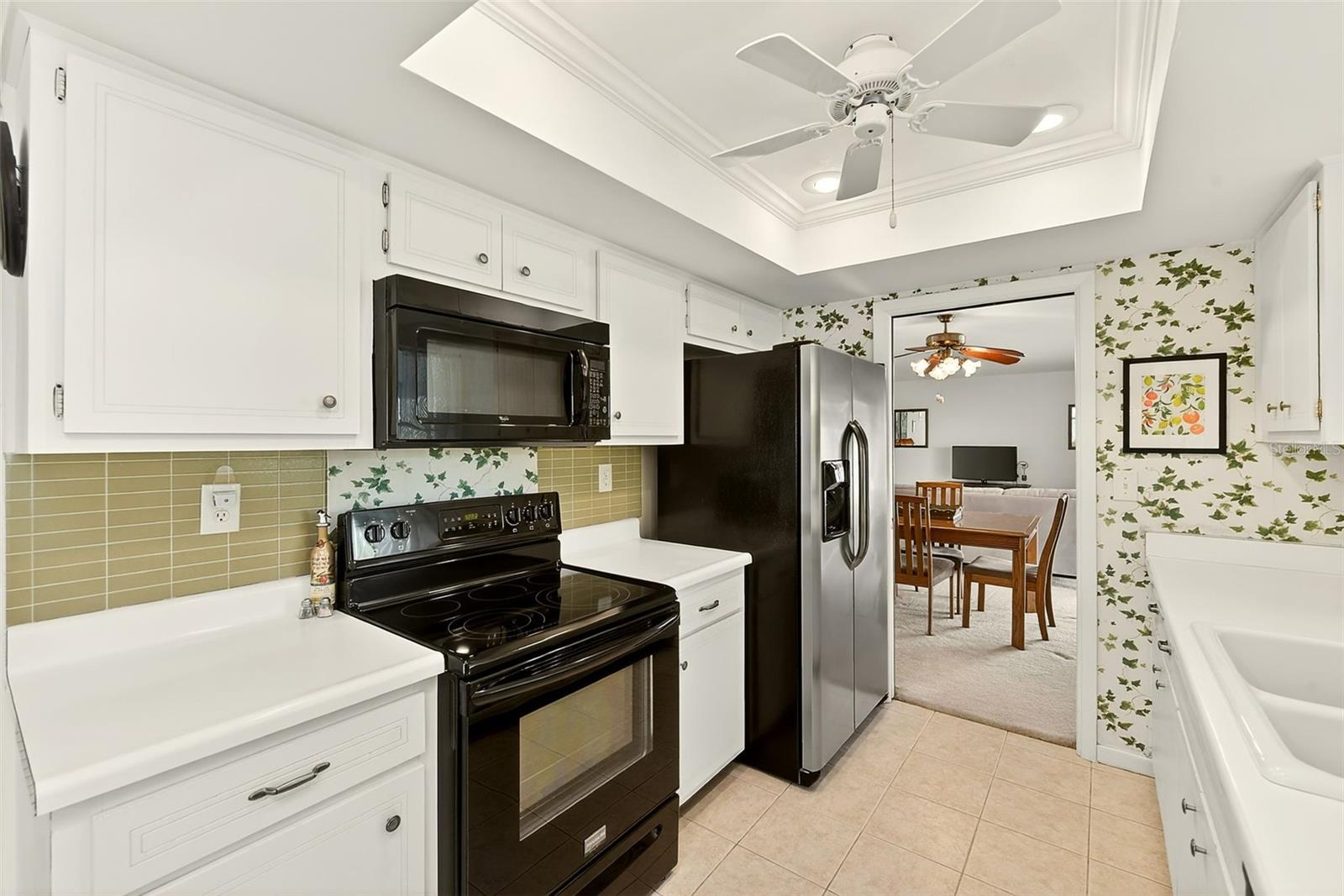 Image 18 of 51 For 14901 Sovereign Drive