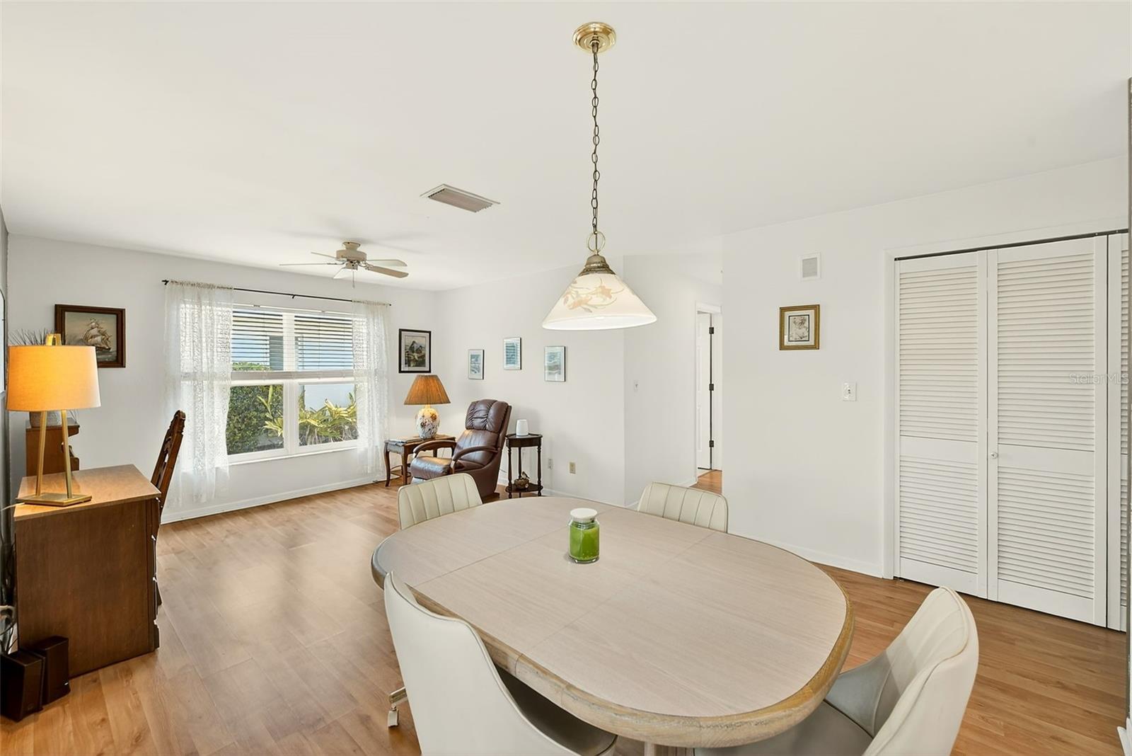 Image 22 of 51 For 14901 Sovereign Drive