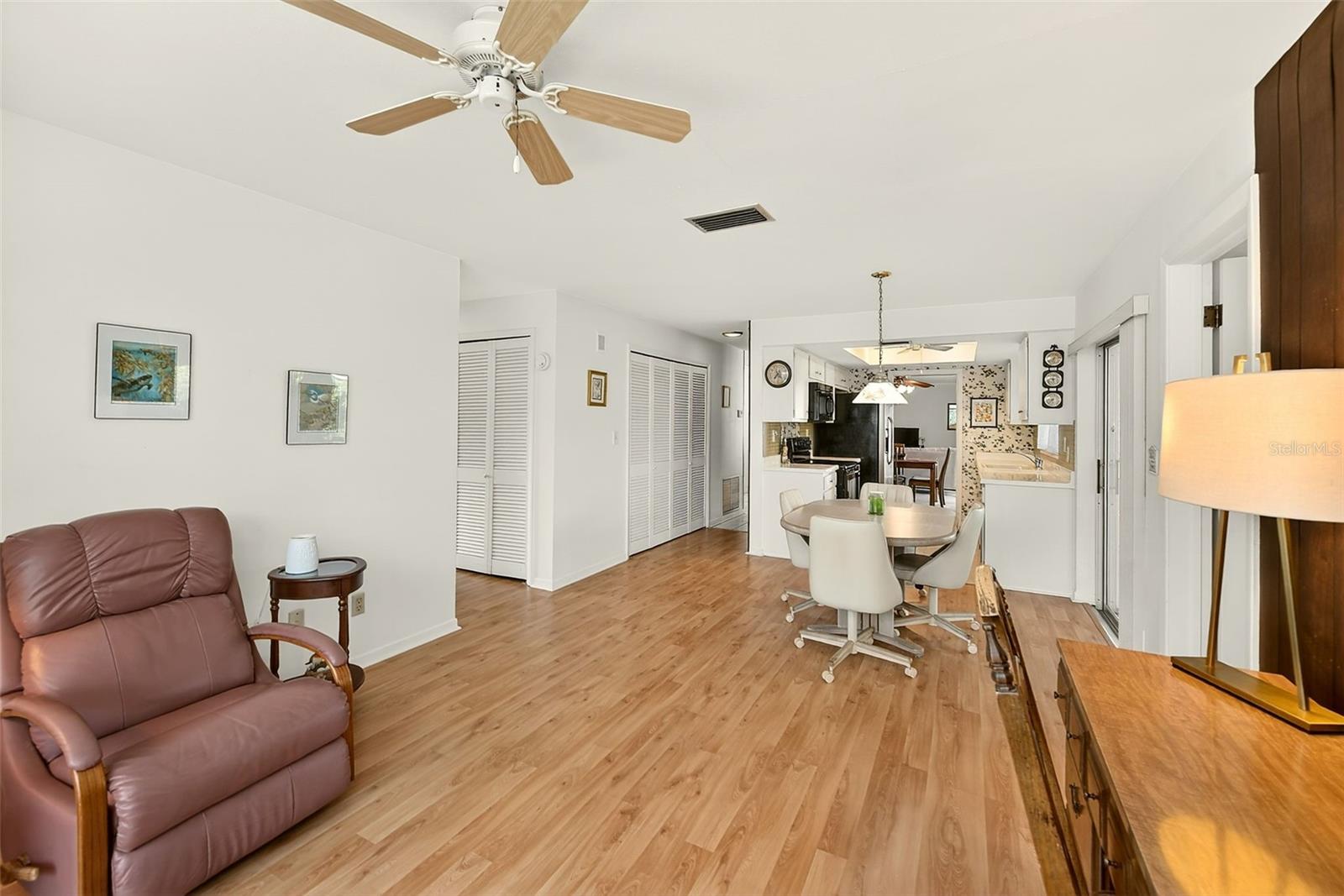 Image 23 of 51 For 14901 Sovereign Drive