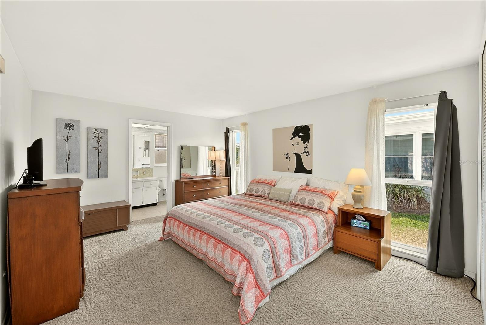 Image 24 of 51 For 14901 Sovereign Drive