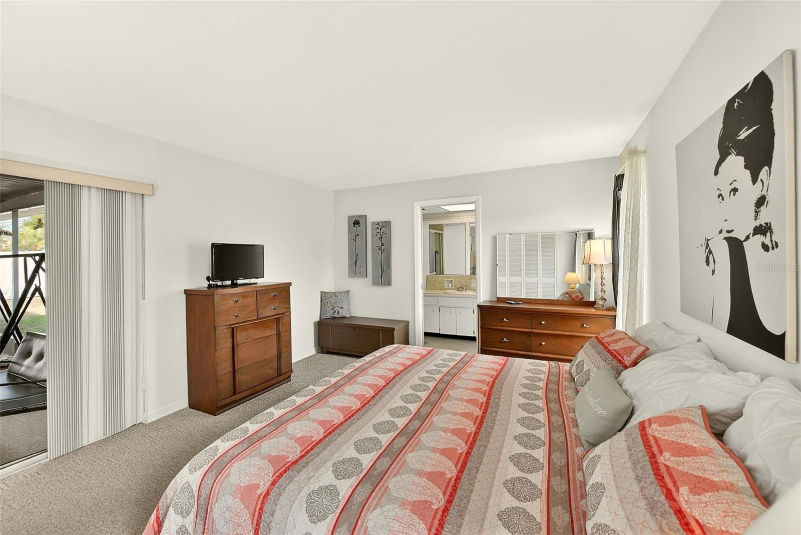 Image 25 of 51 For 14901 Sovereign Drive