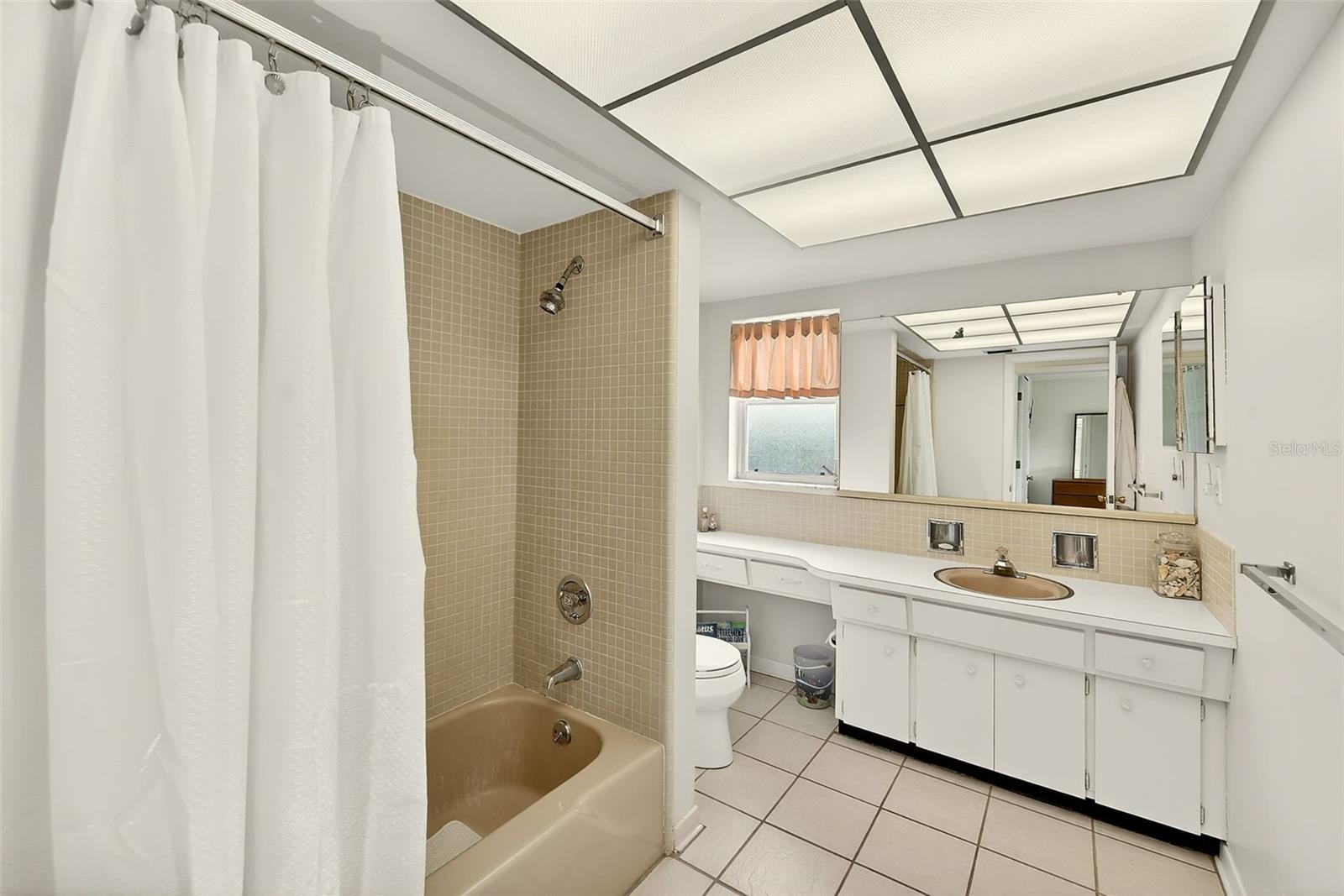 Image 30 of 51 For 14901 Sovereign Drive