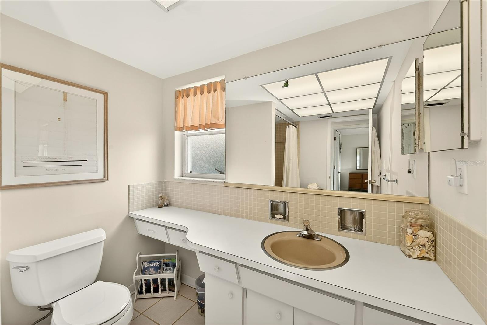 Image 31 of 51 For 14901 Sovereign Drive