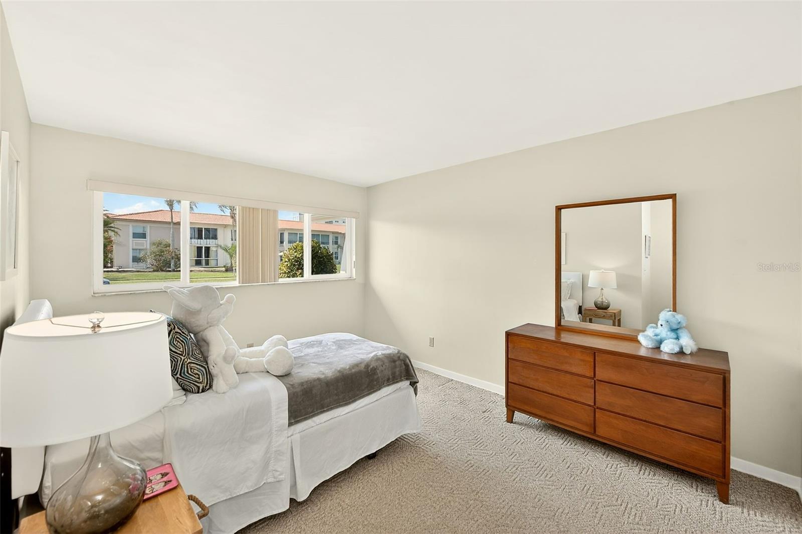 Image 33 of 51 For 14901 Sovereign Drive