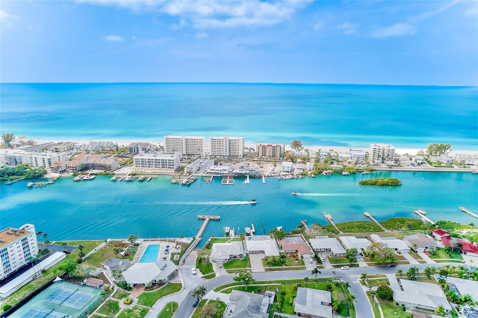 Image 5 of 51 For 14901 Sovereign Drive