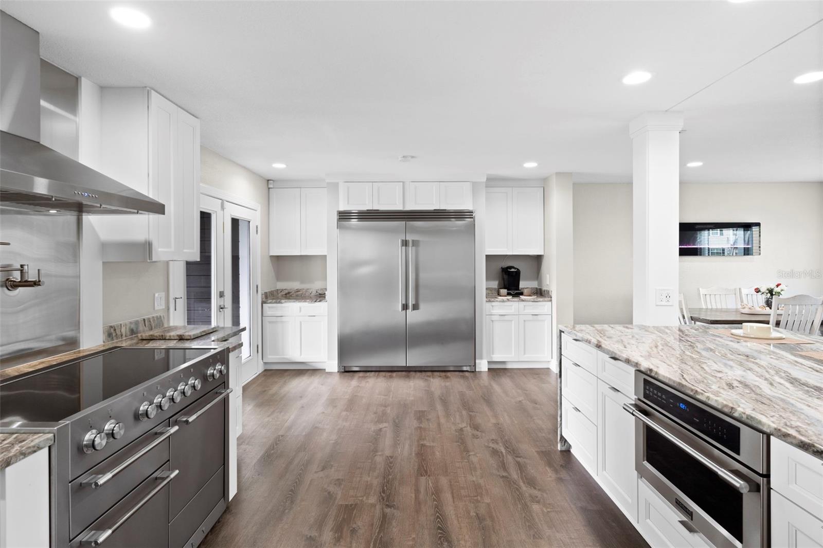 Listing photo id 8 for 10525 Homestead Drive