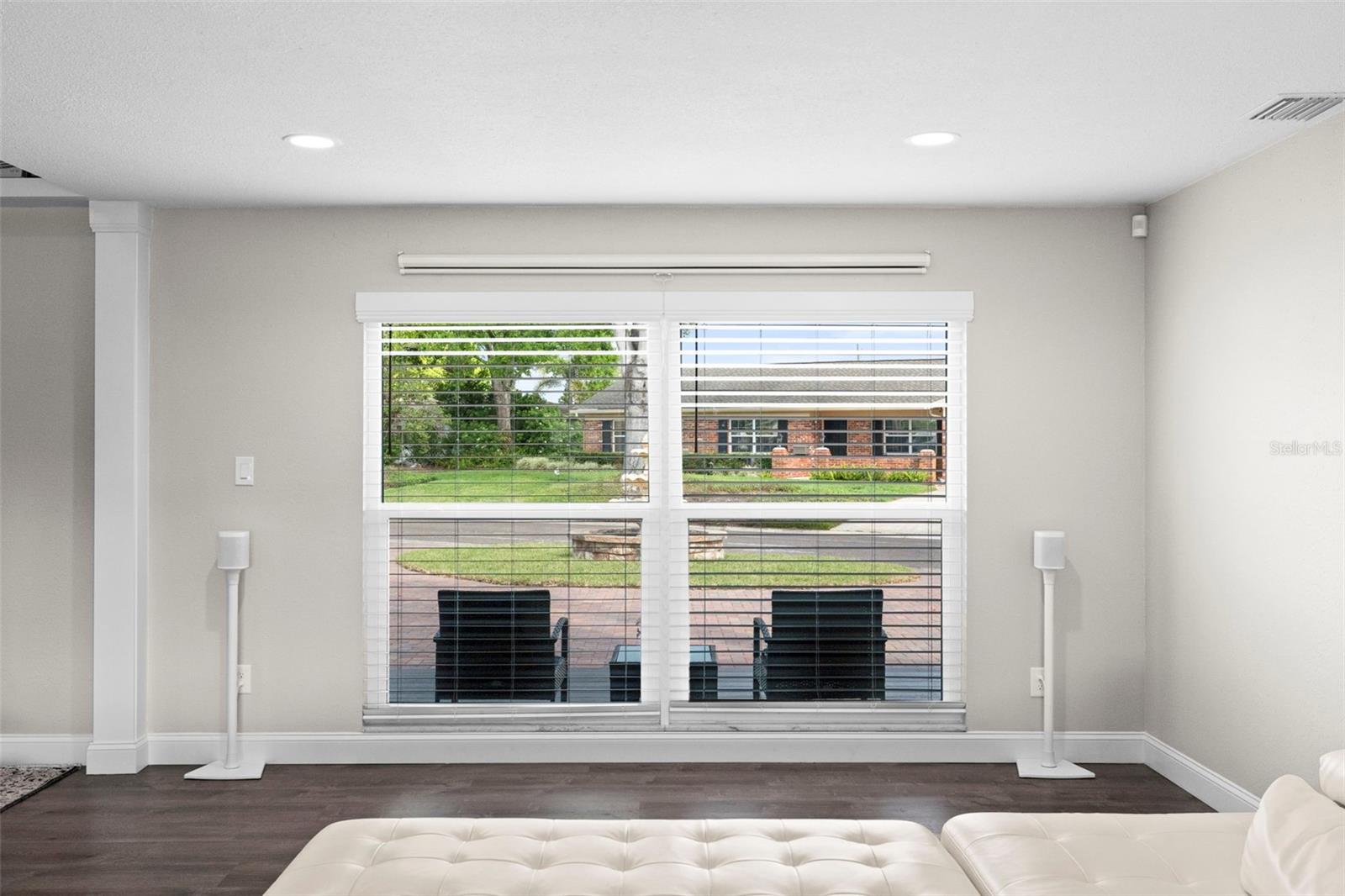 Listing photo id 11 for 10525 Homestead Drive