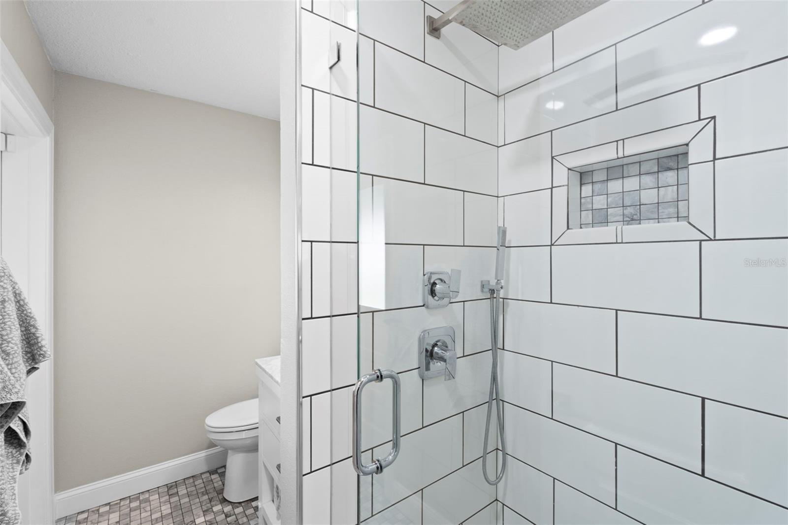 Listing photo id 13 for 10525 Homestead Drive