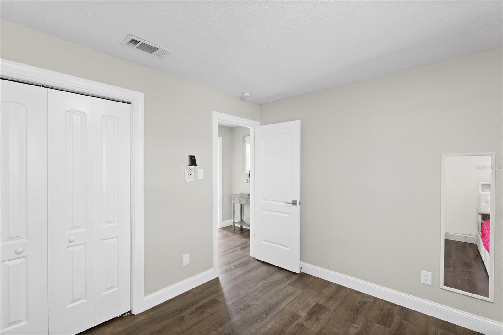 Listing photo id 23 for 10525 Homestead Drive