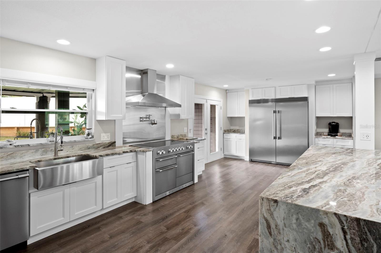 Listing photo id 1 for 10525 Homestead Drive