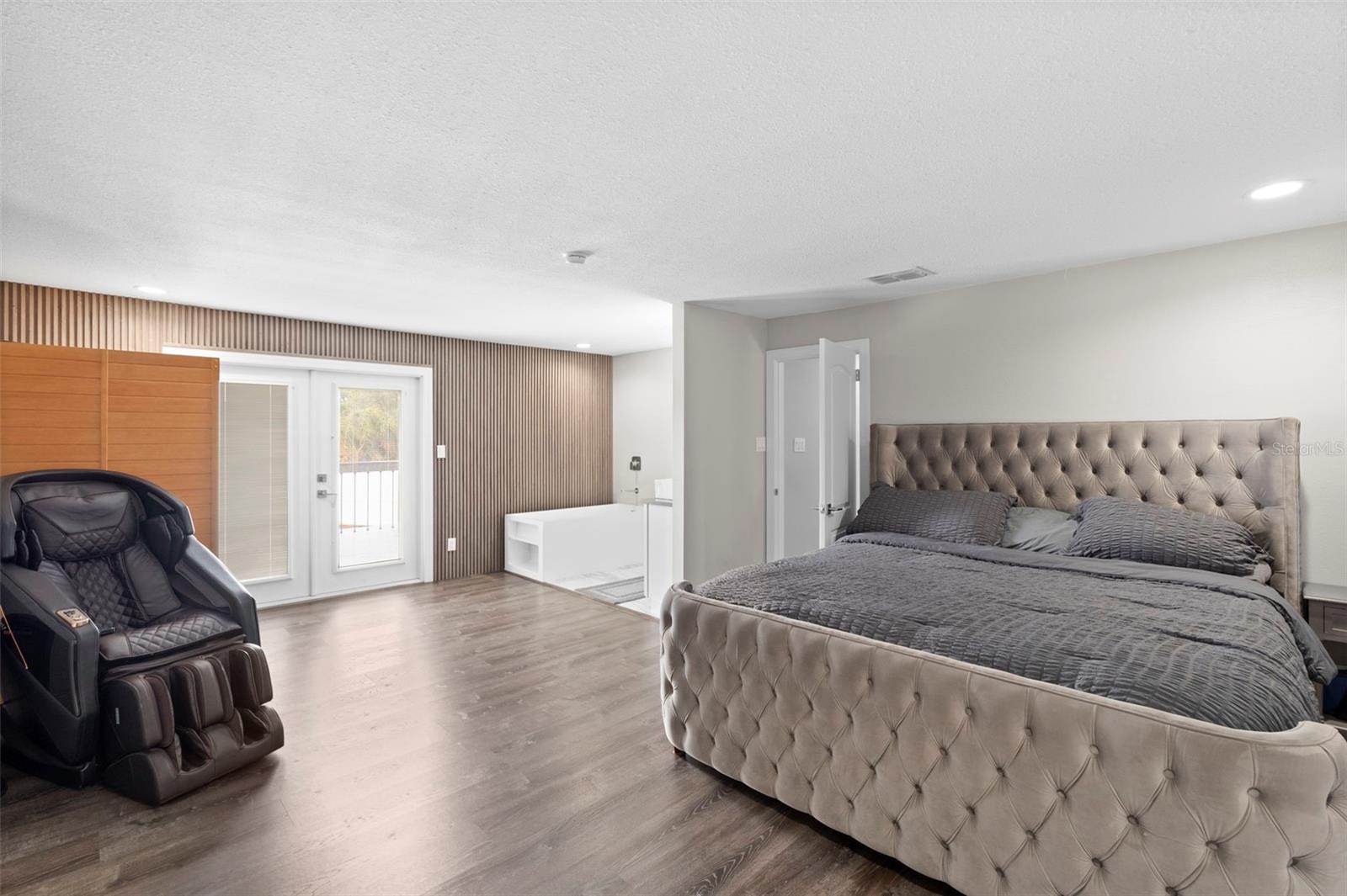 Listing photo id 3 for 10525 Homestead Drive