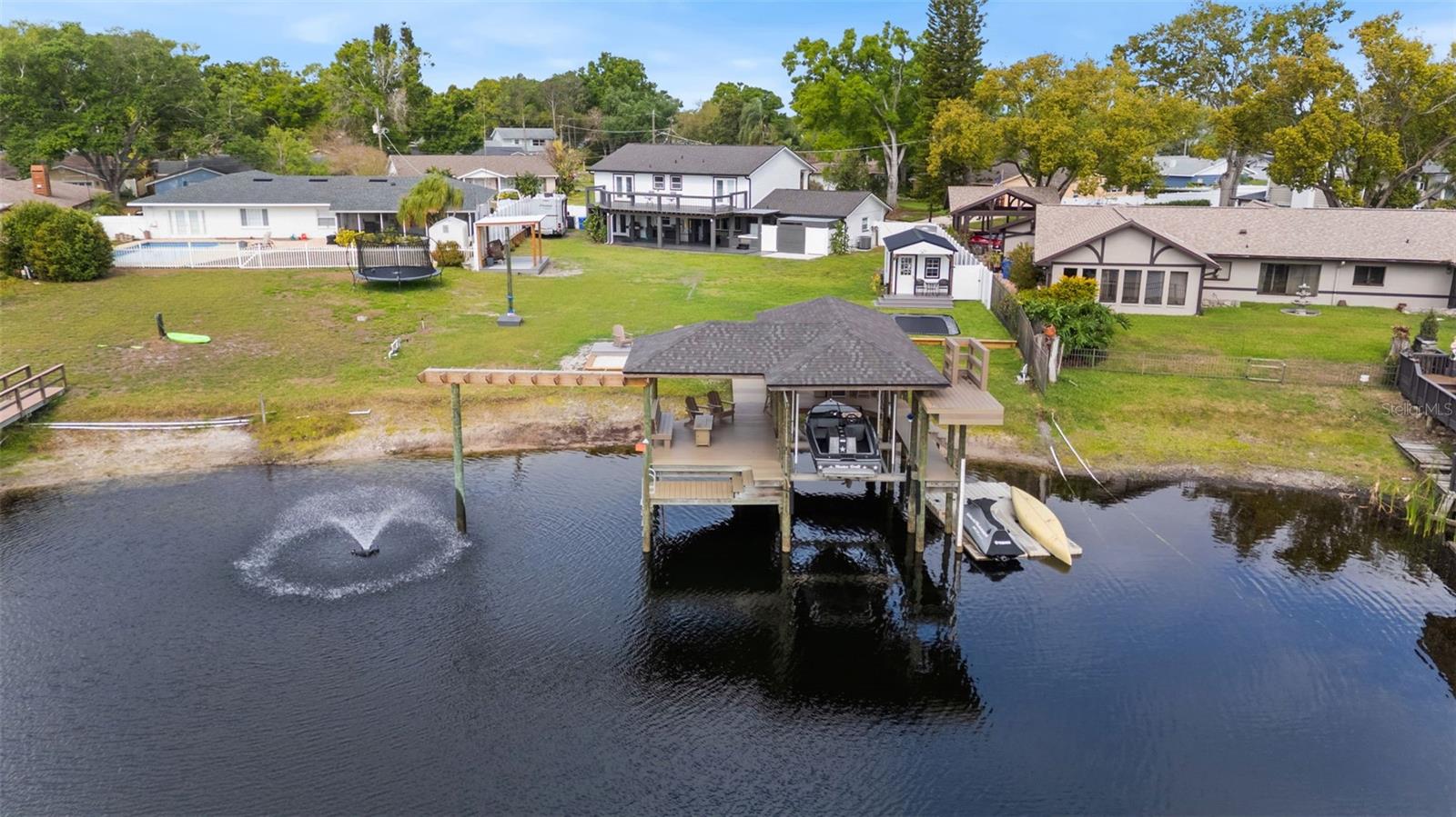 Listing photo id 4 for 10525 Homestead Drive