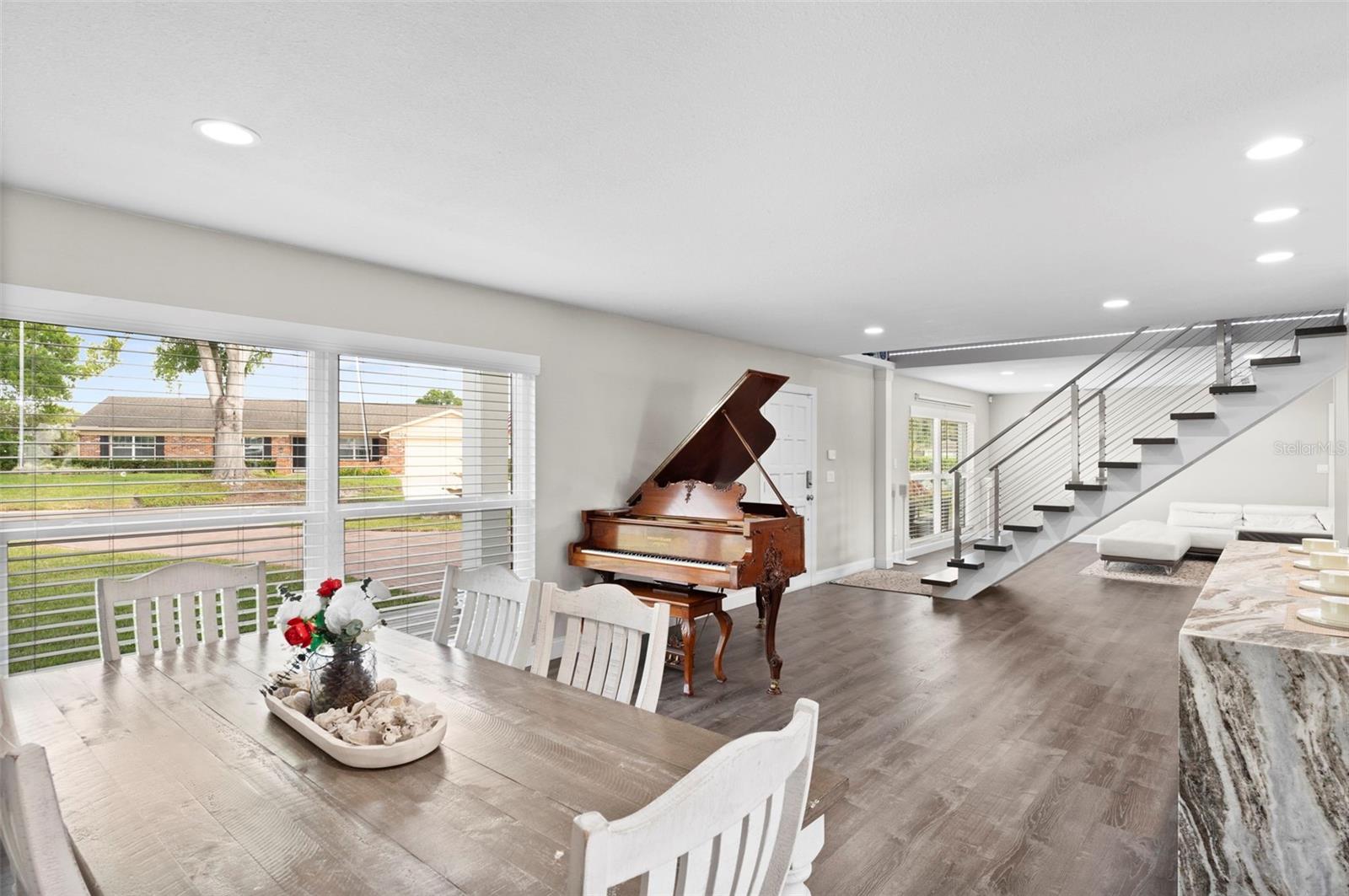 Listing photo id 7 for 10525 Homestead Drive