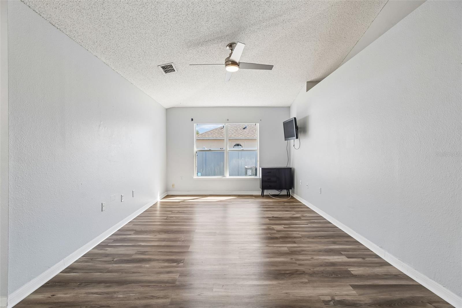 Listing photo id 18 for 11067 Monarch Street