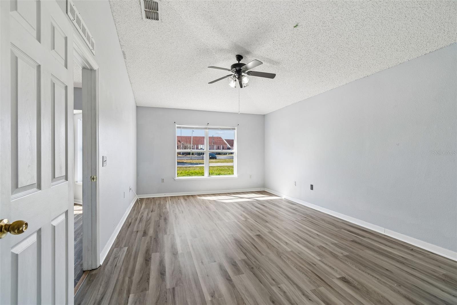 Listing photo id 20 for 11067 Monarch Street