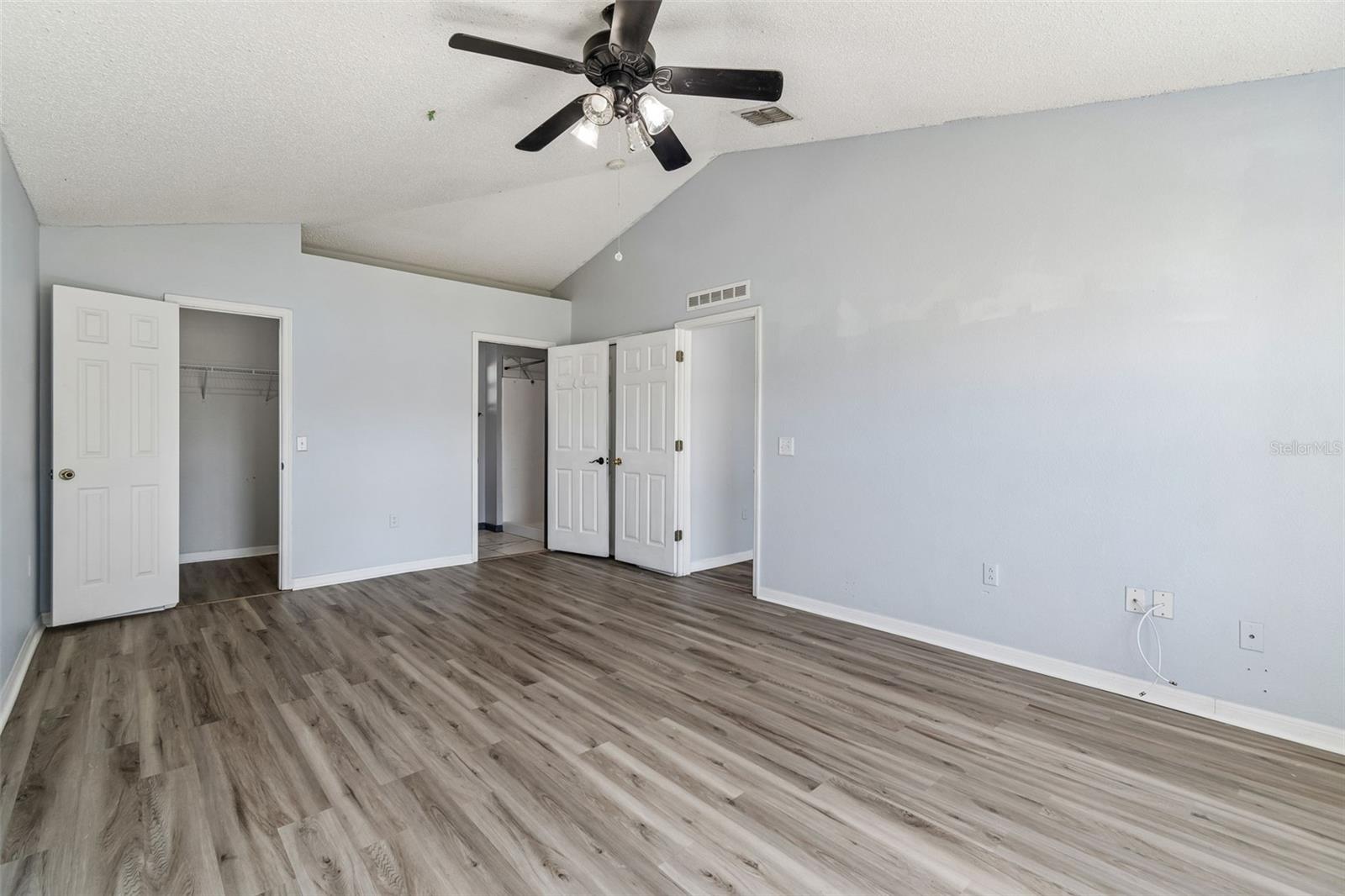 Listing photo id 23 for 11067 Monarch Street