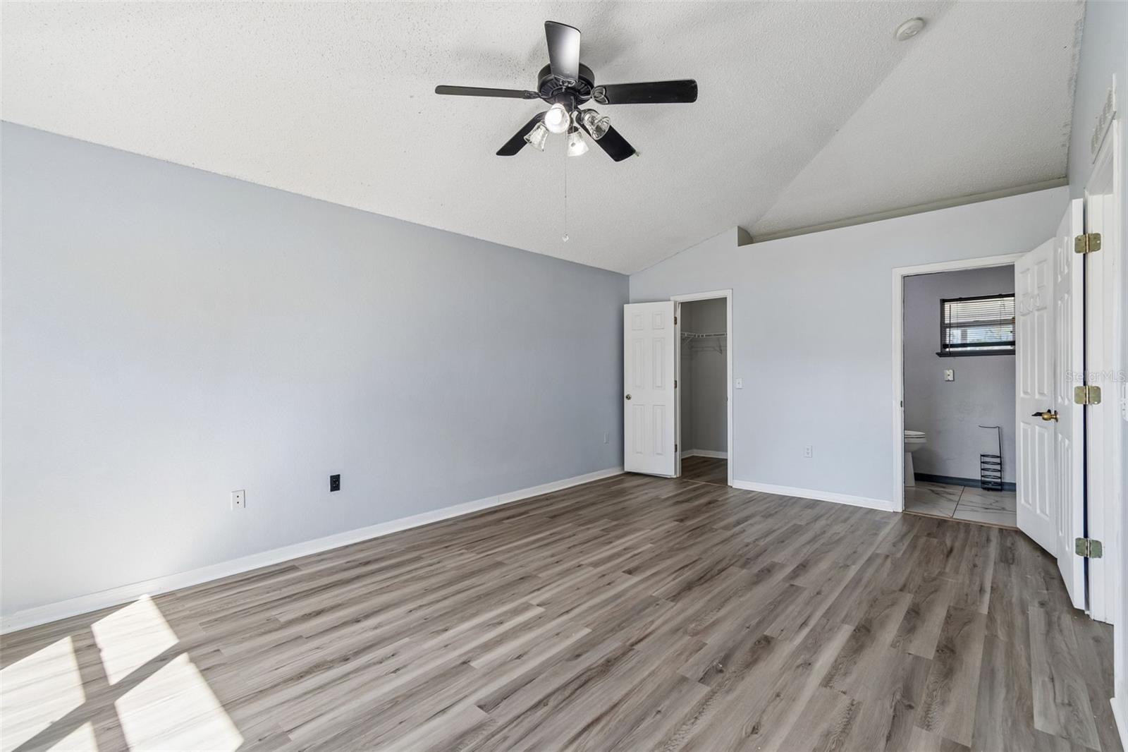 Listing photo id 24 for 11067 Monarch Street