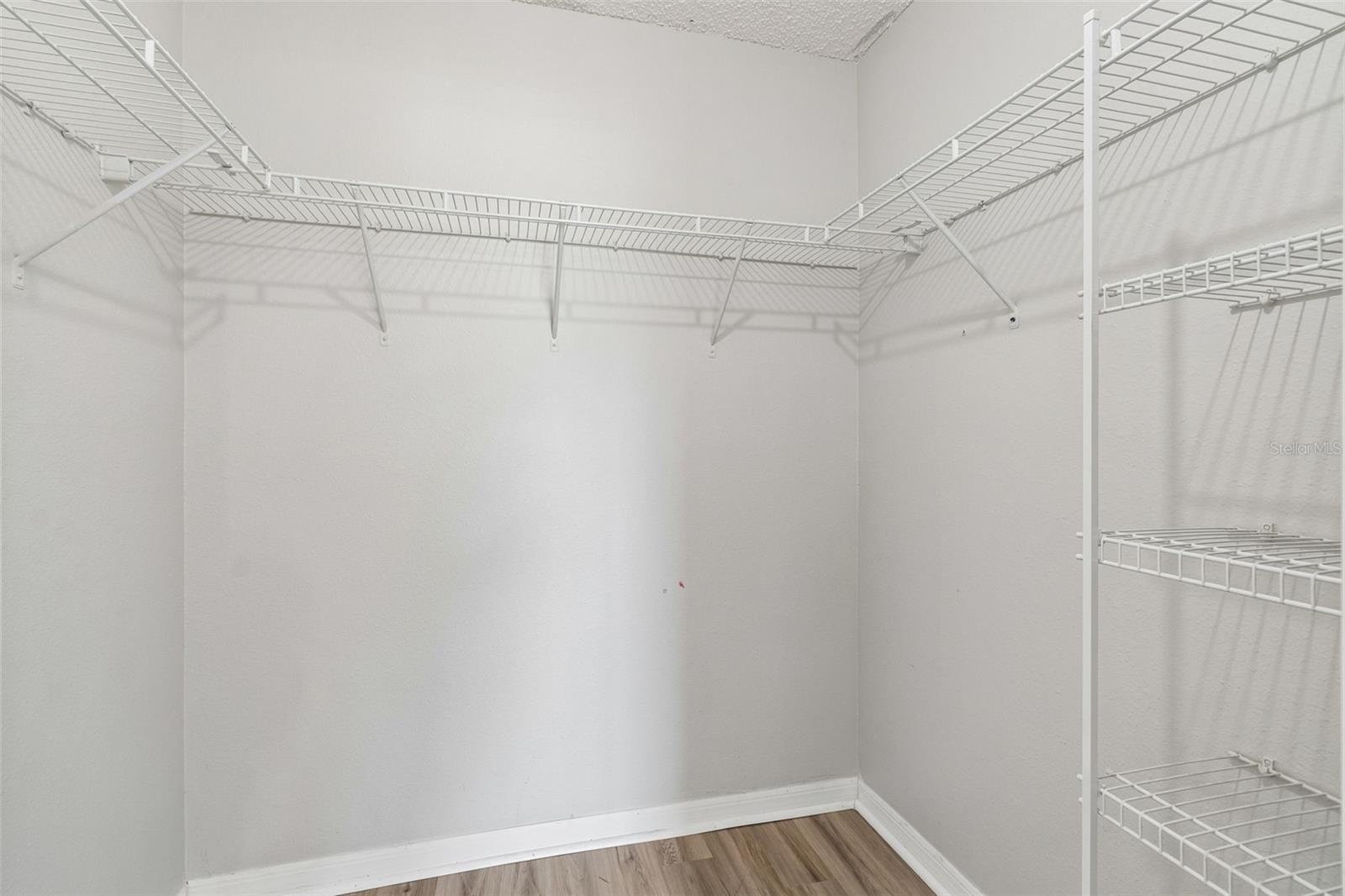 Listing photo id 25 for 11067 Monarch Street