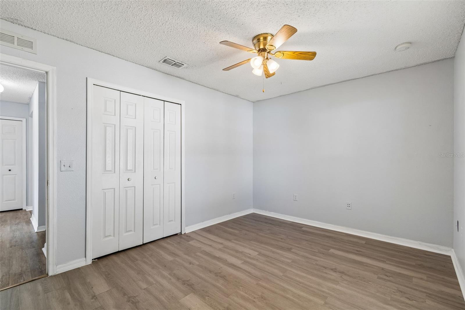 Listing photo id 37 for 11067 Monarch Street