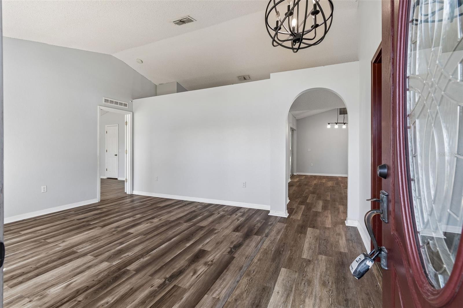 Listing photo id 2 for 11067 Monarch Street