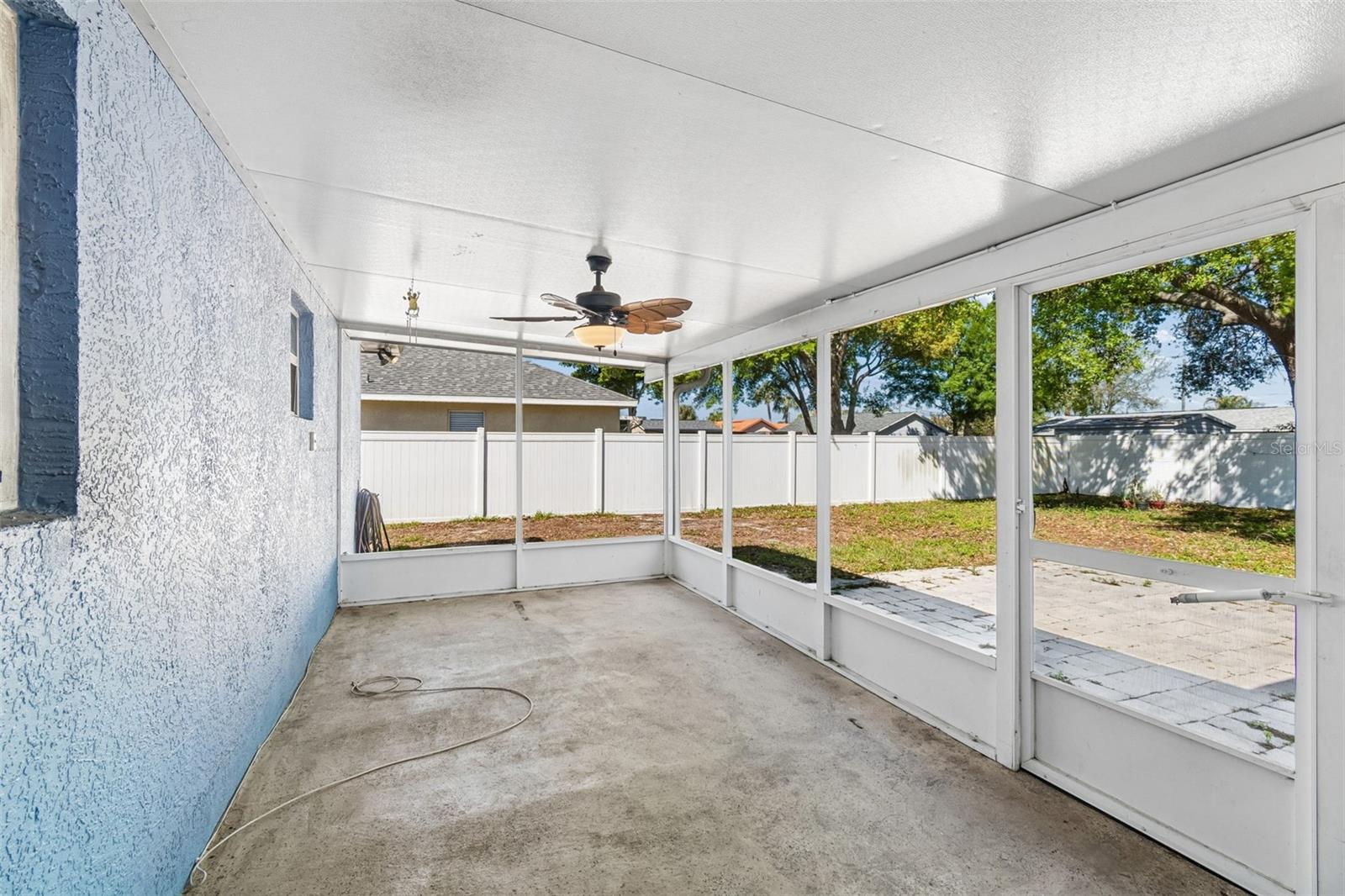 Listing photo id 38 for 11067 Monarch Street