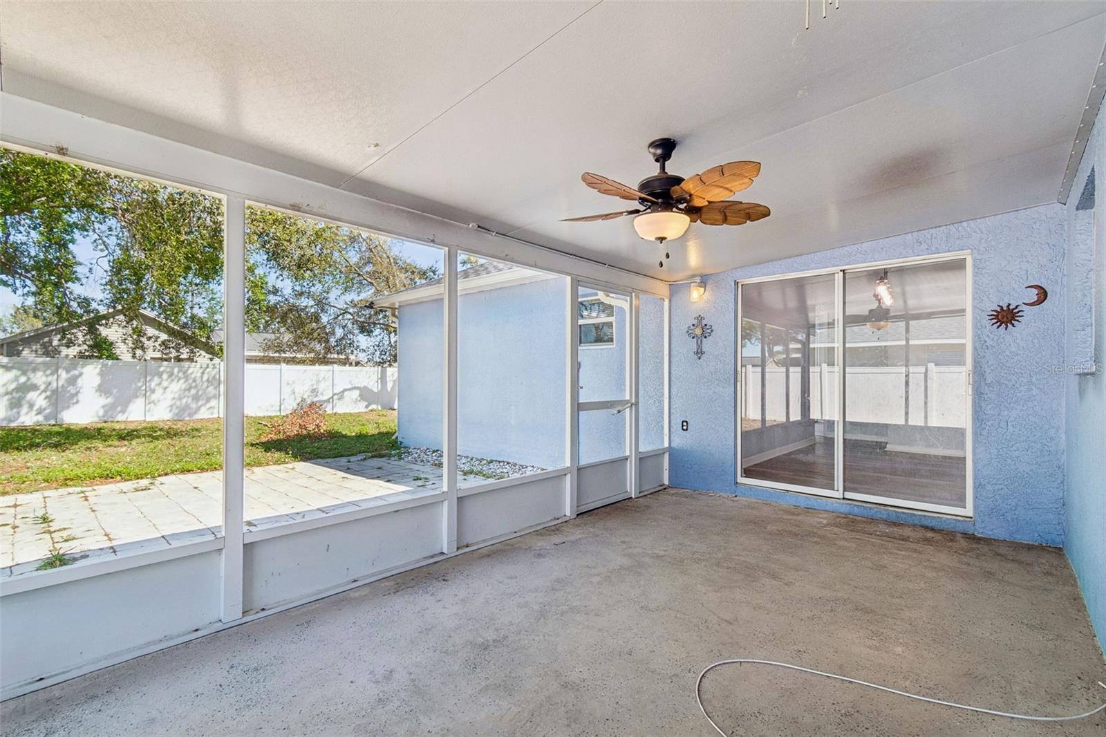 Listing photo id 39 for 11067 Monarch Street