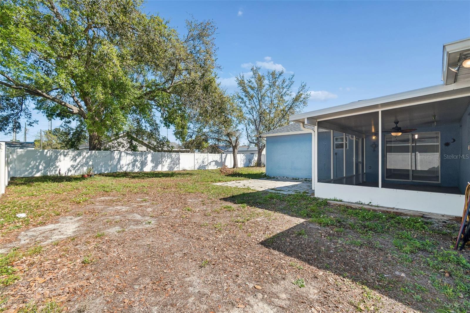 Listing photo id 40 for 11067 Monarch Street