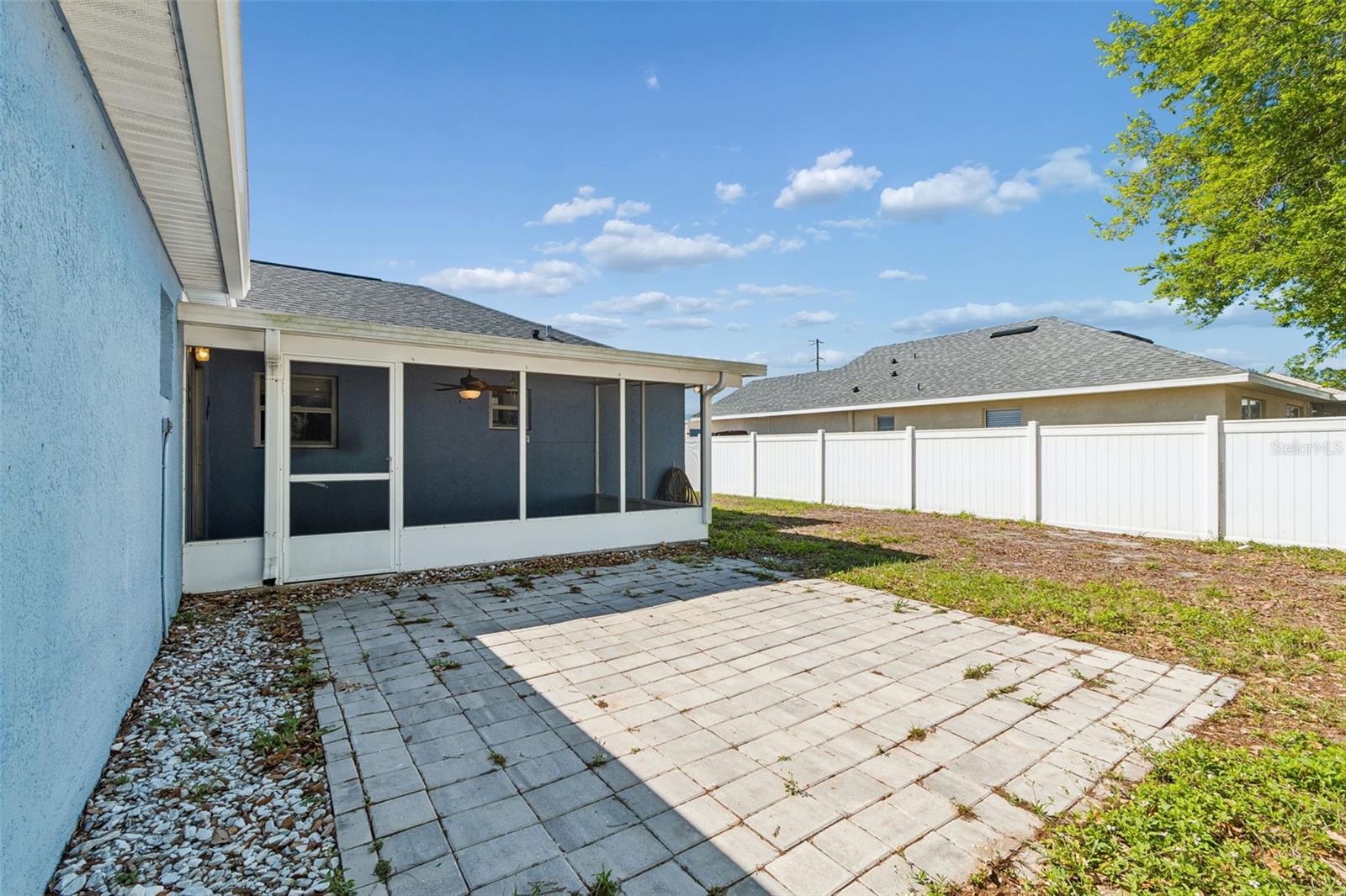 Listing photo id 43 for 11067 Monarch Street