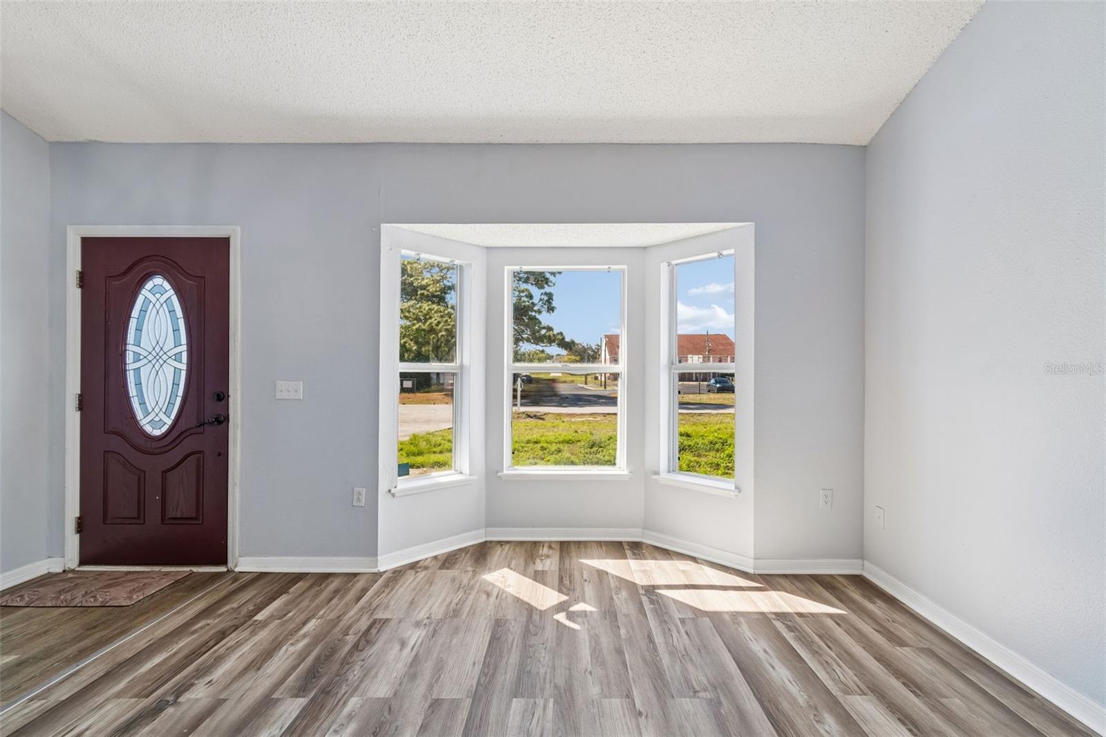 Listing photo id 4 for 11067 Monarch Street