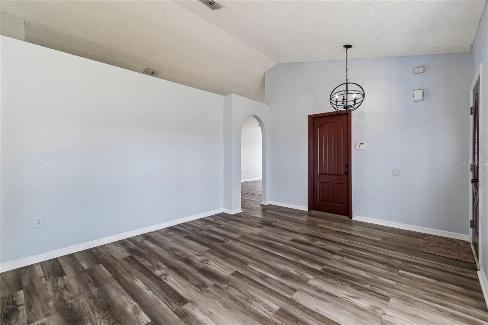 Listing photo id 6 for 11067 Monarch Street